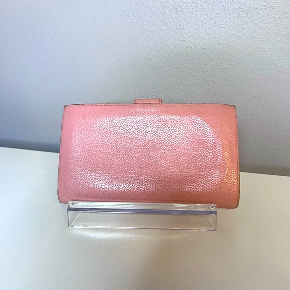 Pink Chanel with kiss lock - Picture 4 of 6